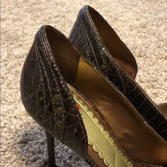 Dark brown 3 3/4” heel w/ metal embellishment - Picture 4 of 5